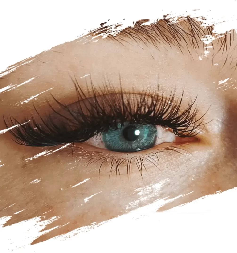 Verführerische Wimpern nach Verlängerung bei La Ri Kosmetik in Gummersbach